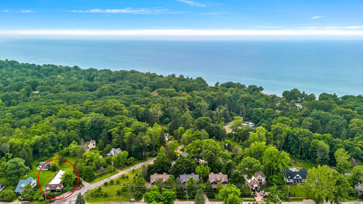 A bird's eye view of Black Door Bungalow in relation to the Lake.