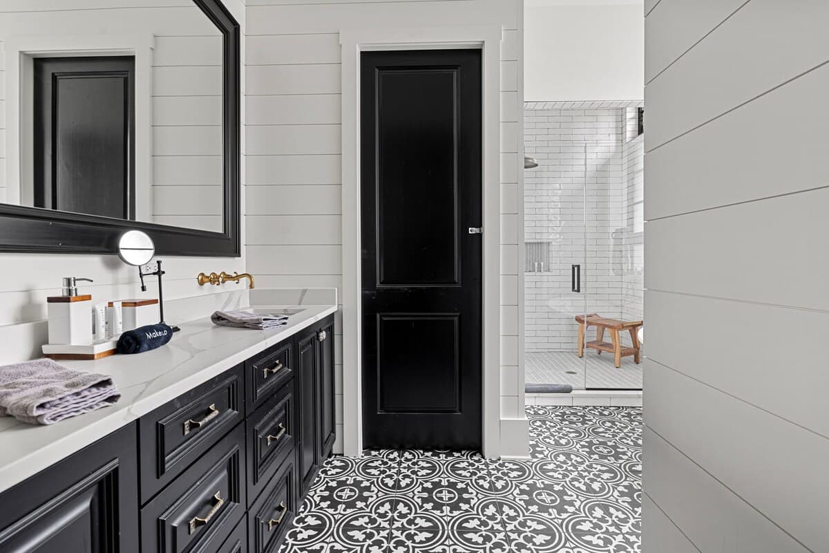 Classic and refined, the main en-suite bath is the definition of luxury.