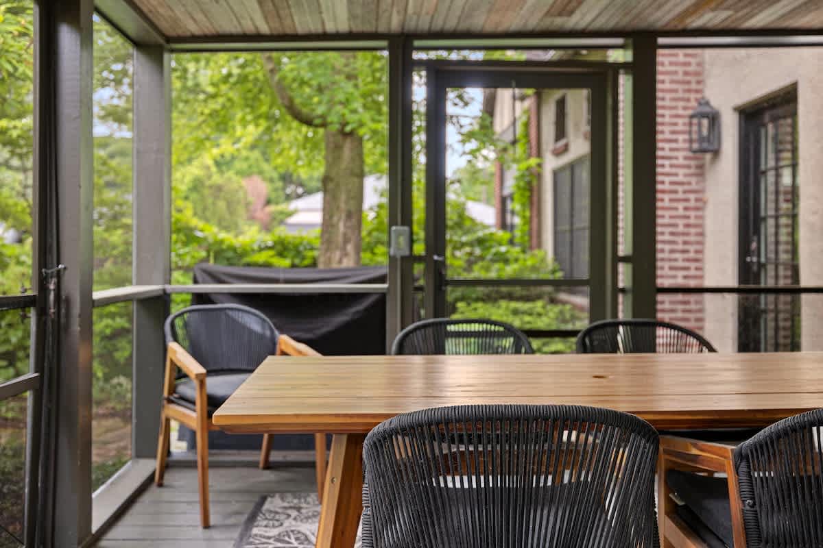 There are several outdoor social spots to enjoy.