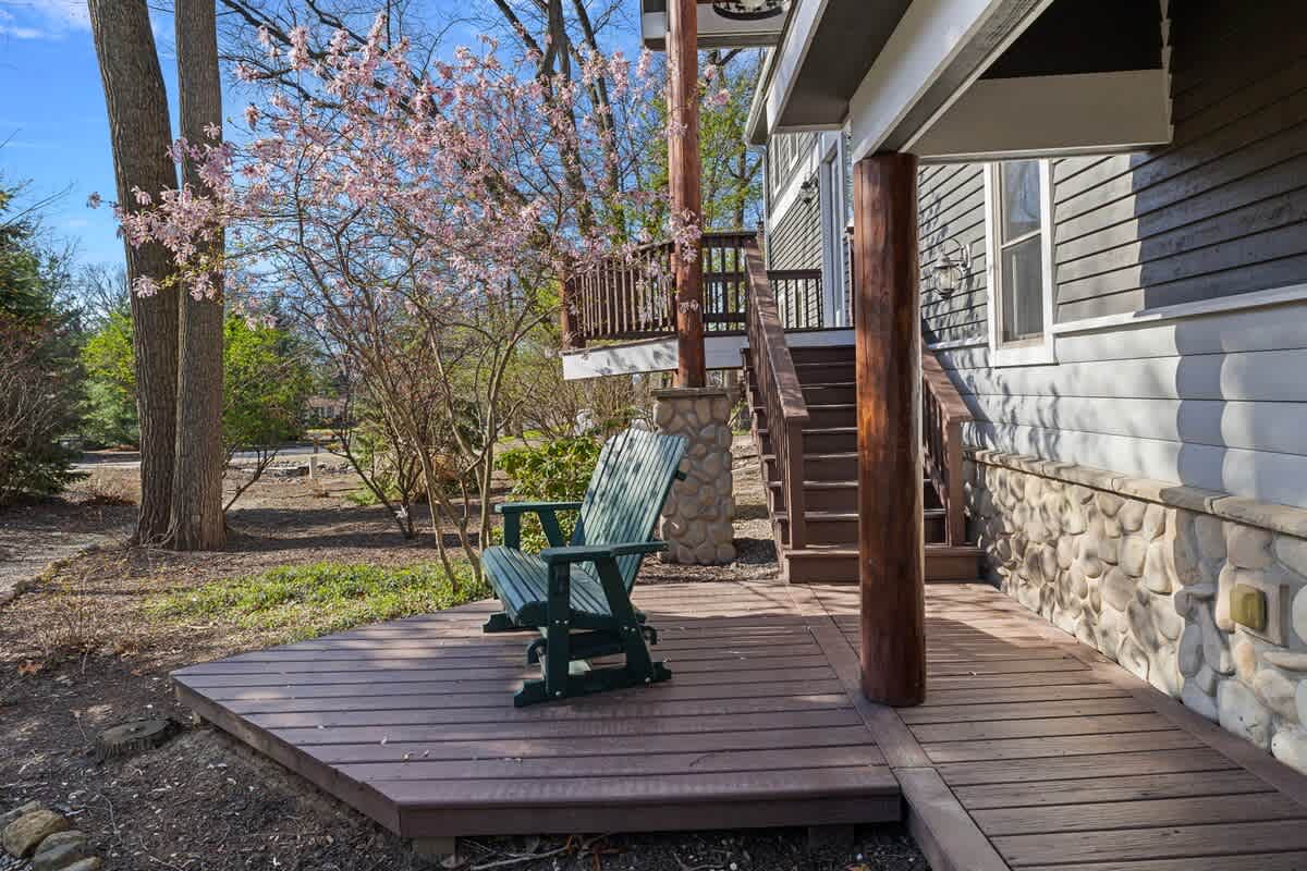 Out on the side deck is a cozy bench that's perfect for meditating or chillin'.