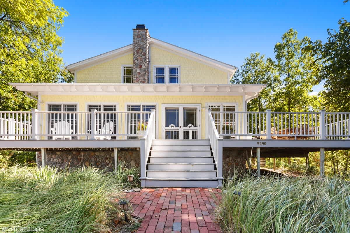 Come relax and refresh in this luxury lakeside statment home on your next vacation.