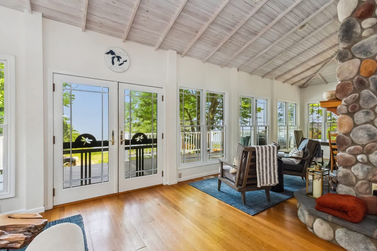 Light-filled lounge with stunning views and cozy vibes.