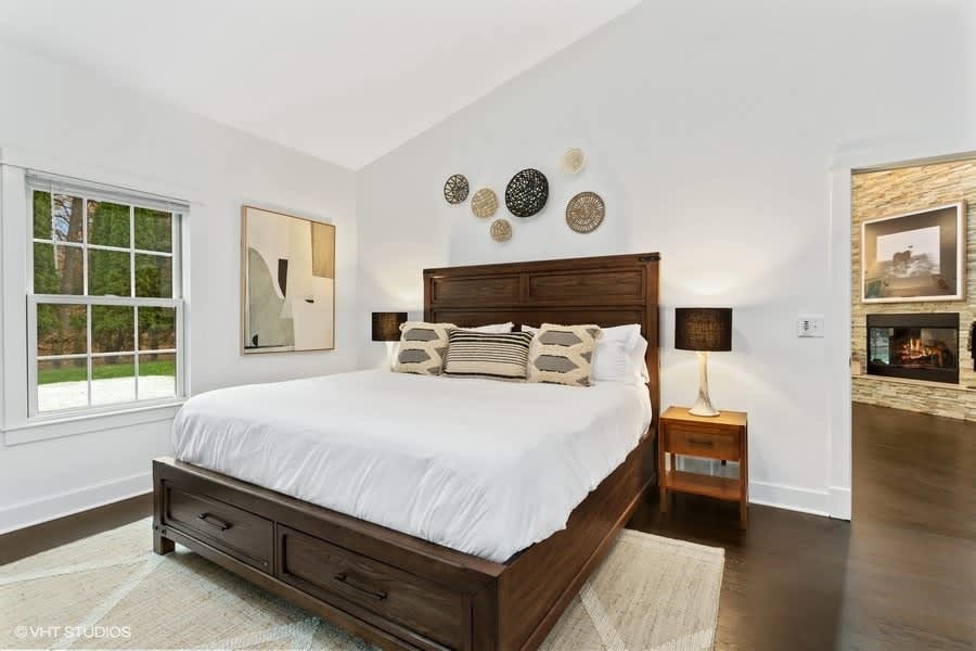 Bedroom 2 has king-size bed.
