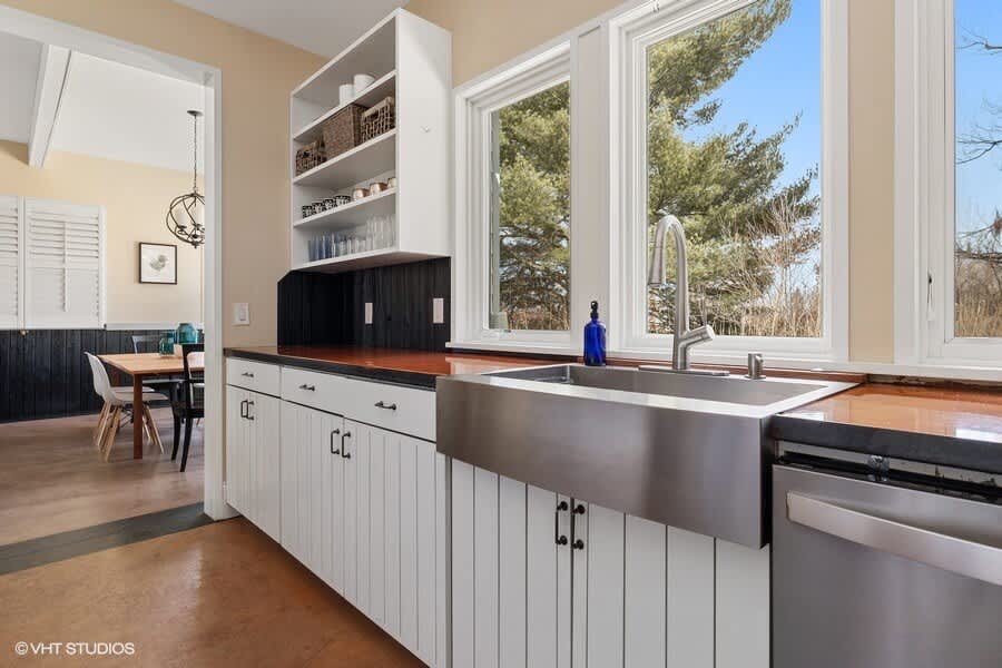 Even doing the dishes is a pleasure with a view like this.