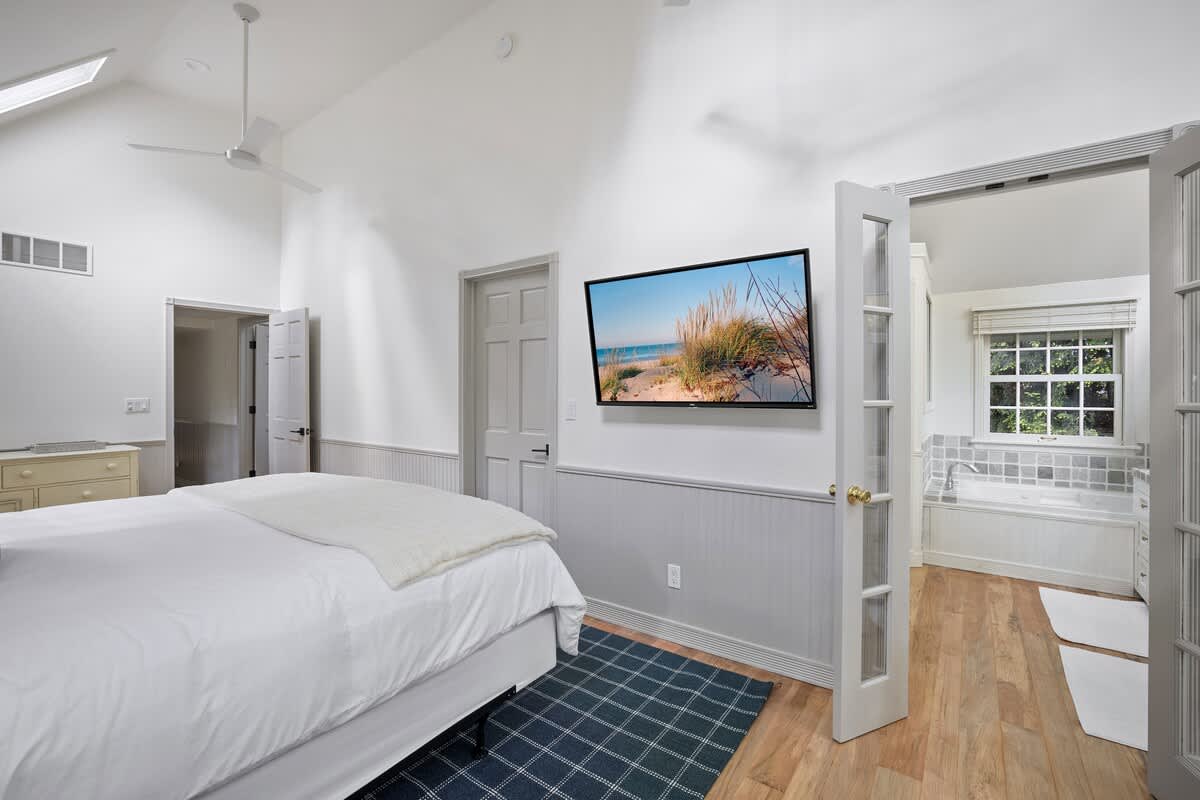 Each bedroom has a Smart TV with streaming capability.