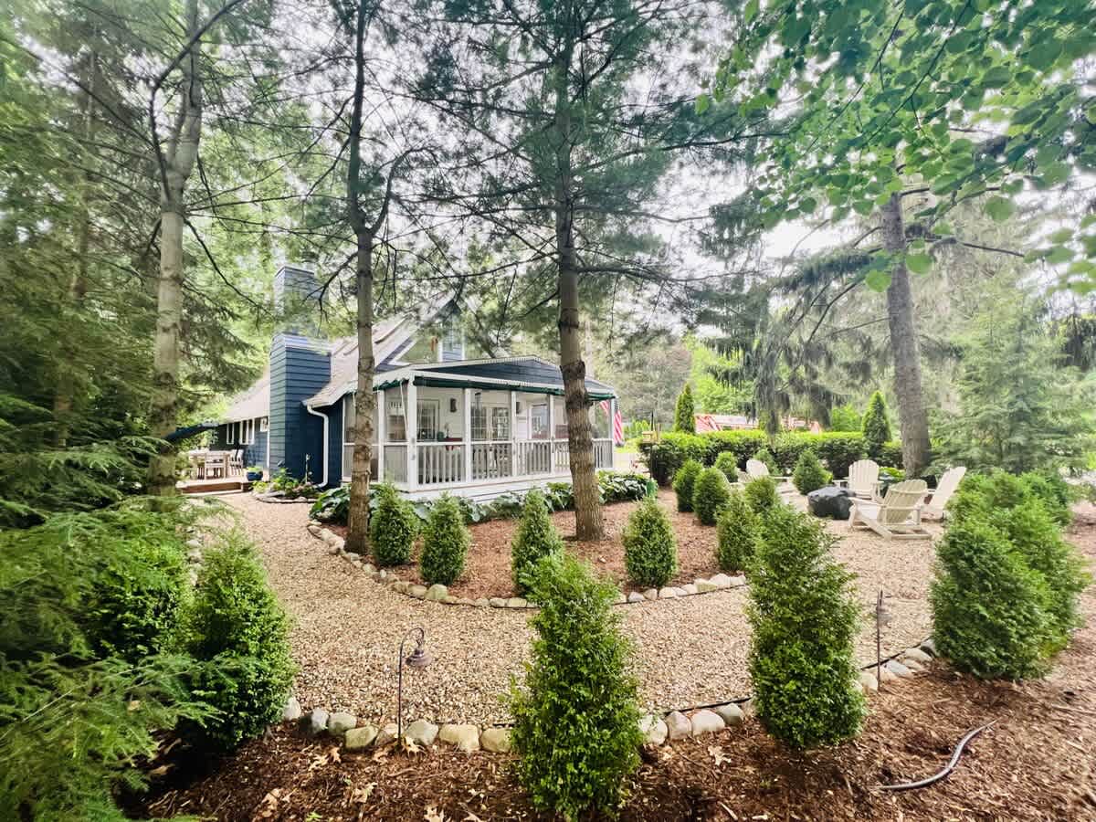 The Songbird's grounds are a lovely place to reconnect with nature.