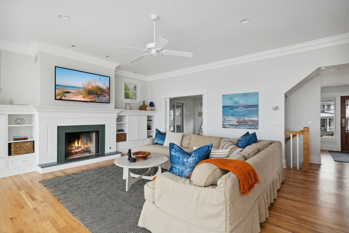 Easily gather with friends and family in this luxury lake home