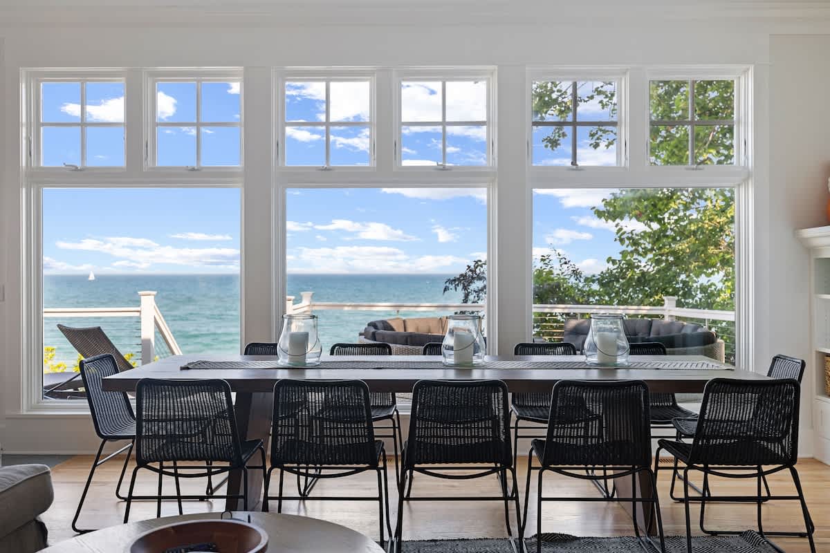 Imagine enjoying meals with this view every day!