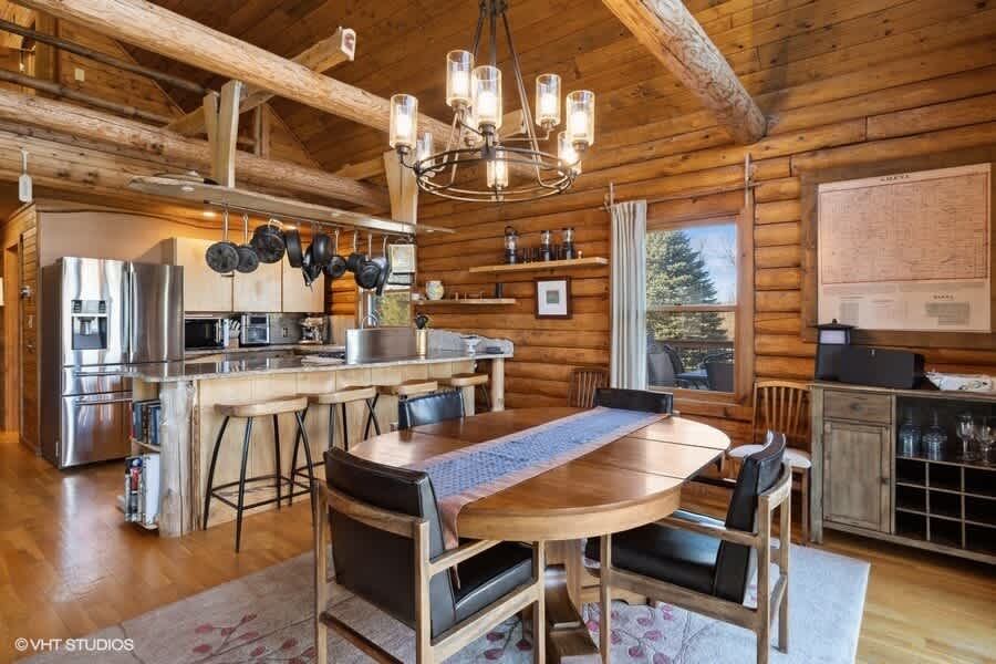 Plenty of seating available for mealtime conversation!