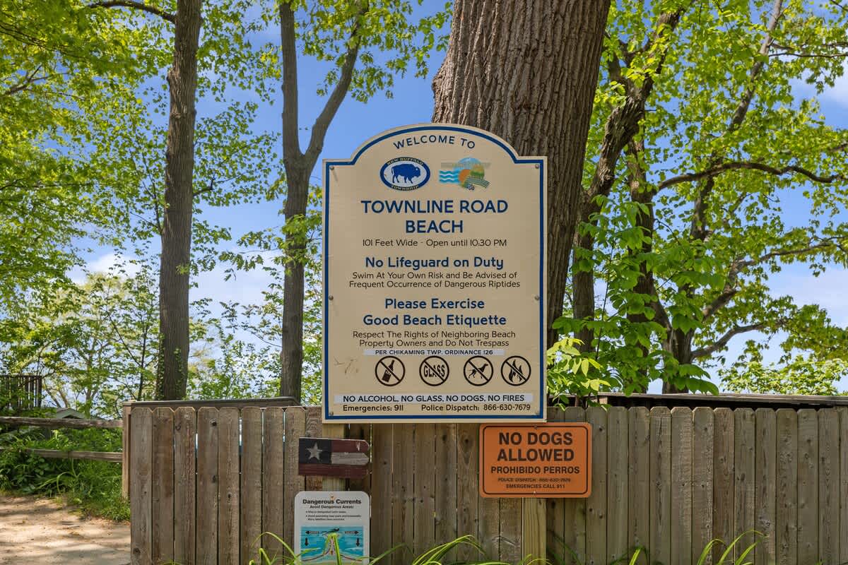 Townline Road beach is only a short 2-block walk away!