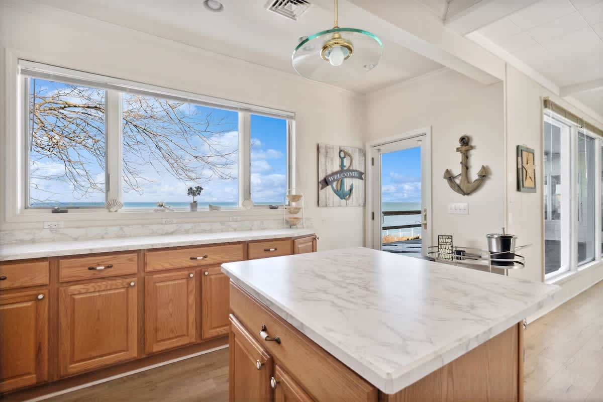 The perfect spot to whip up a quick breakfast while still enjoying the views of the lake.