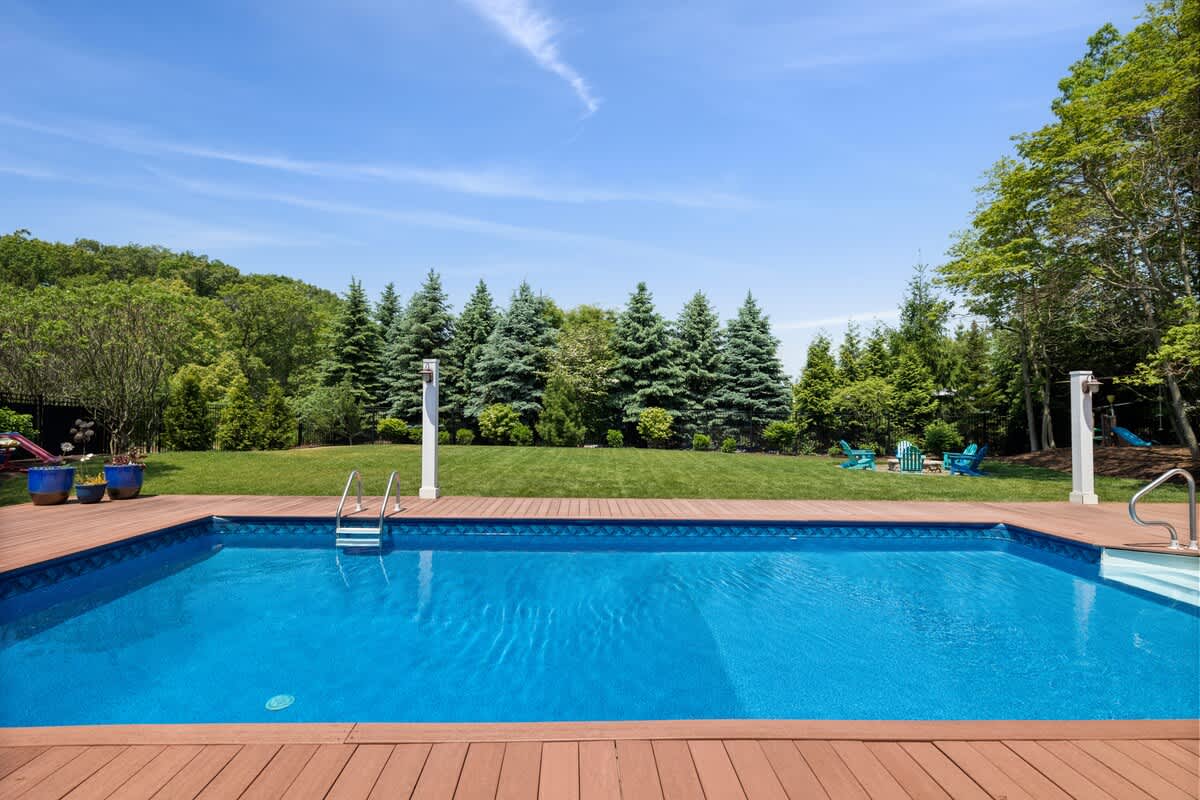 Swim laps, lounge in the sun, or enjoy a cool drink by the water’s edge.