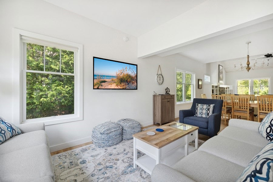 This space is perfect to enjoy movie nights or lose yourself in a good book.