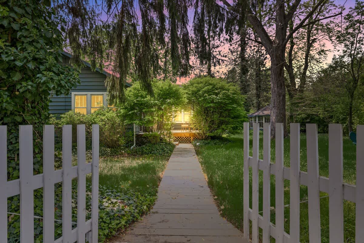 Nan’s Escape would not be complete without the classic white-picket fence.