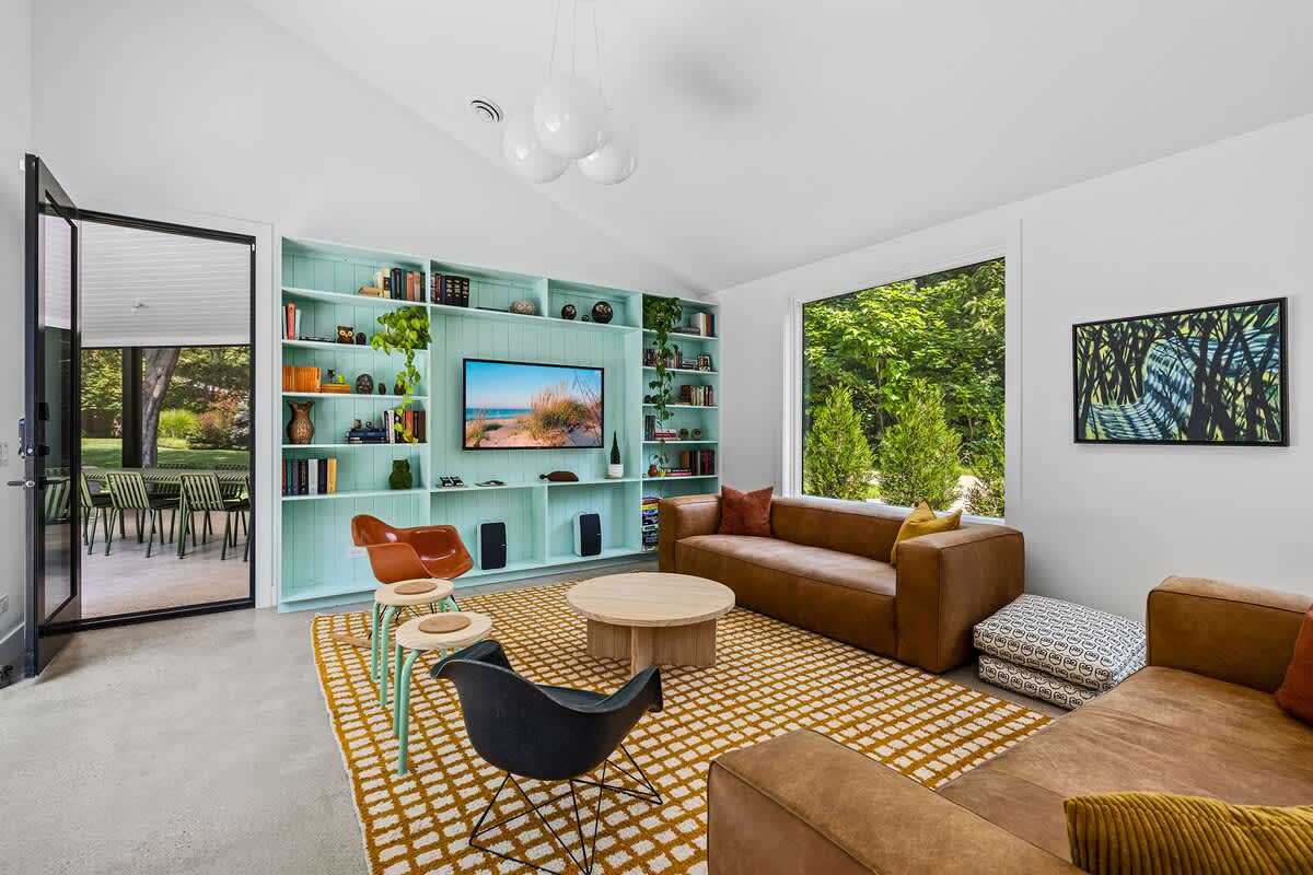 Owlwood features contemporary furnishings & modern elements throughout.