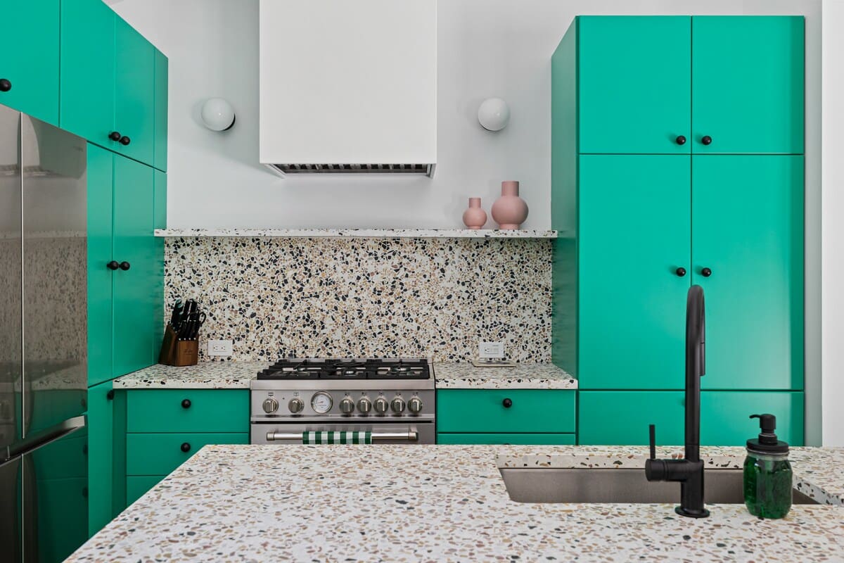 Our designer kitchen is loaded with a deluxe housewares package.