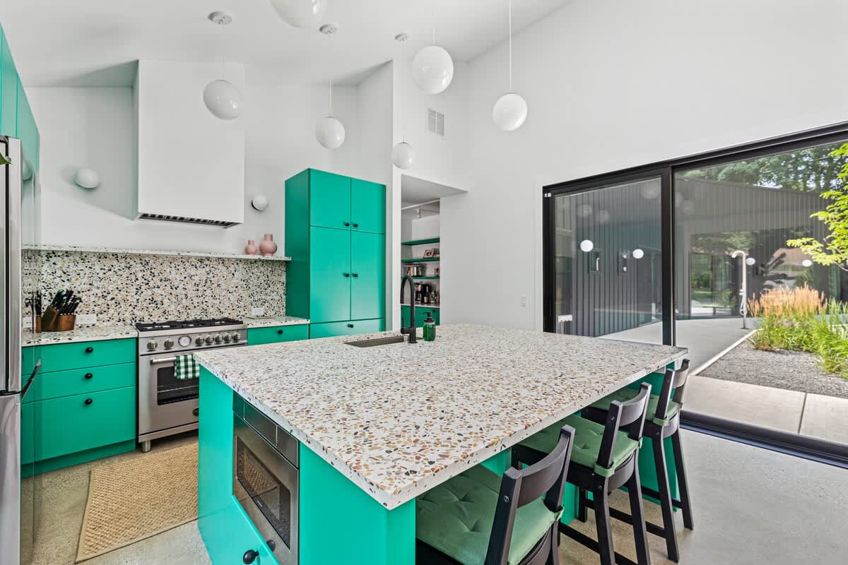 Breakfast, lunch, dinner, or snacks – you can easily serve it all here!