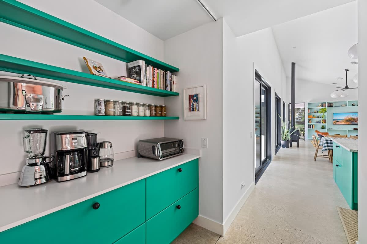 Our complimentary coffee & tea bar will definitely ¬perk up your day!