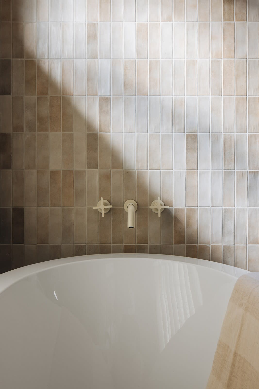 Time to step back from the ups + downs of life? We got yer vacay tub right here!