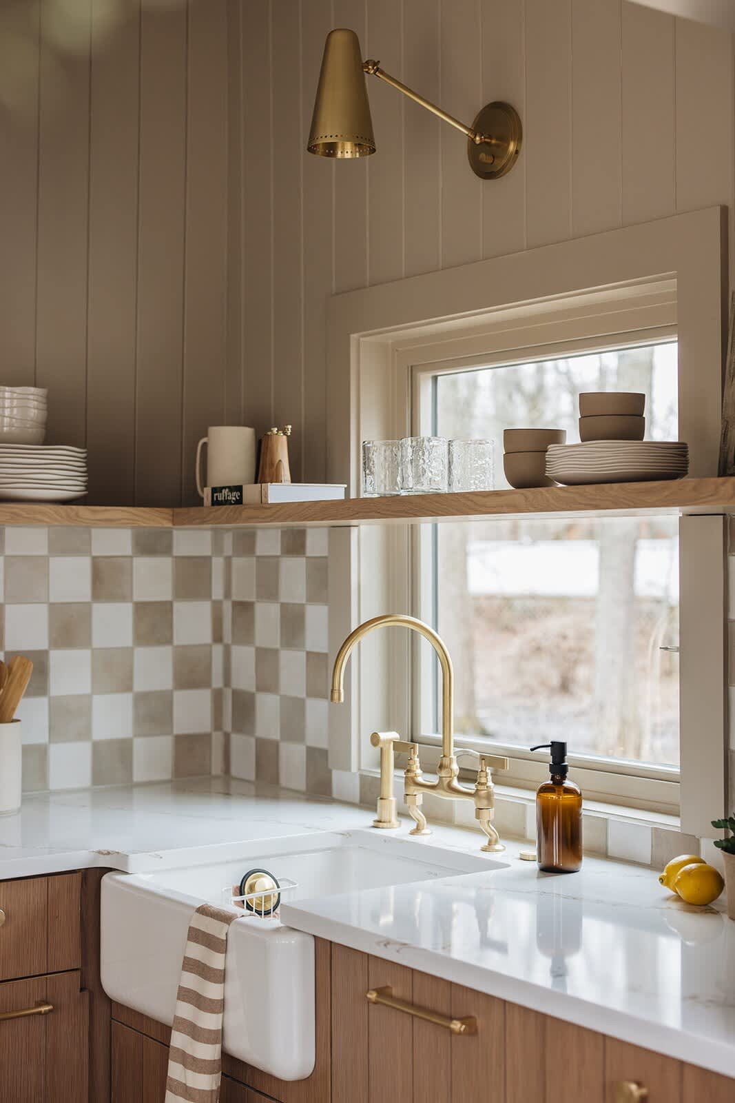When a kitchen sink looks this sweet - and has a view - doing dishes ain't bad.