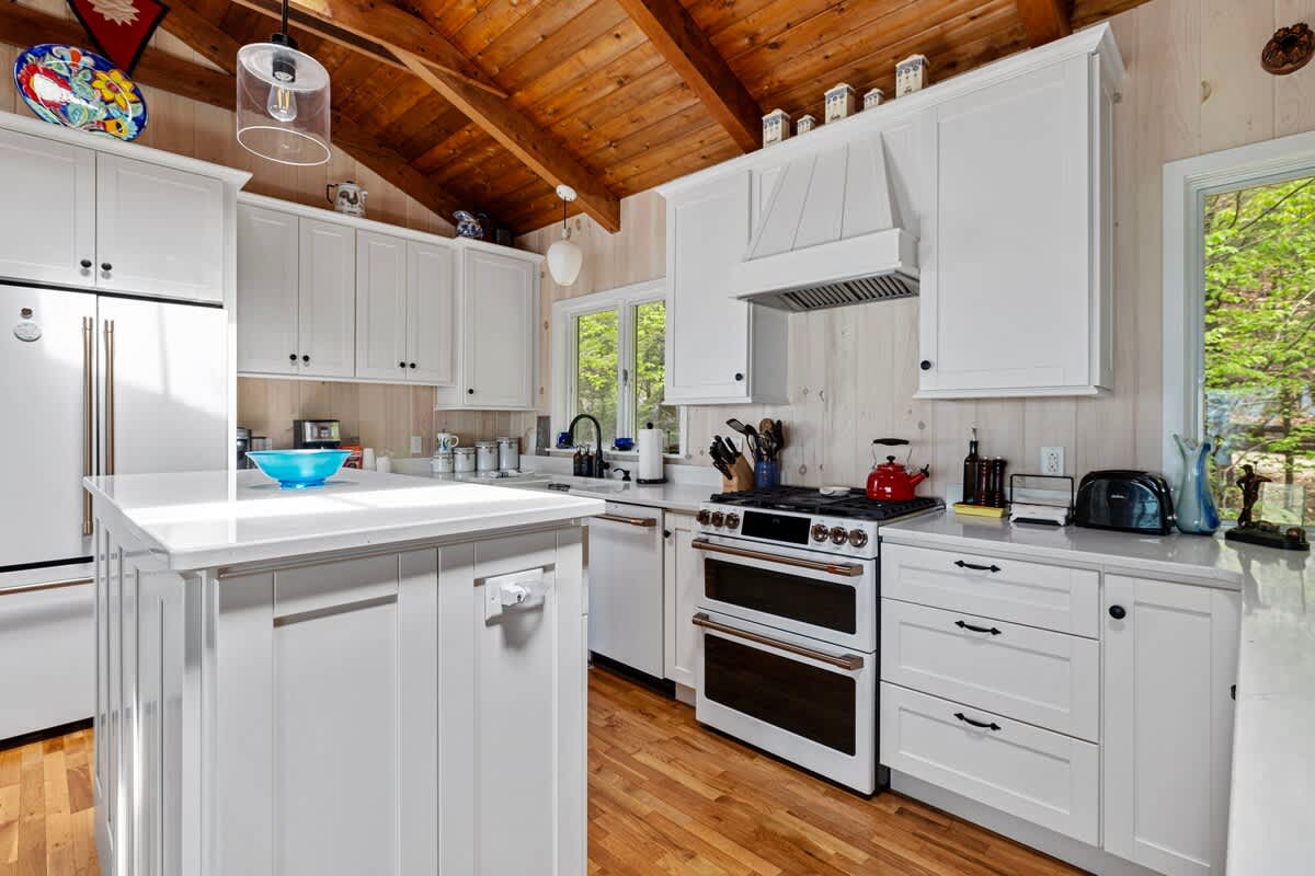 The modern Chef's Kitchen has all the essentials for cooking tasty vacay meals.
