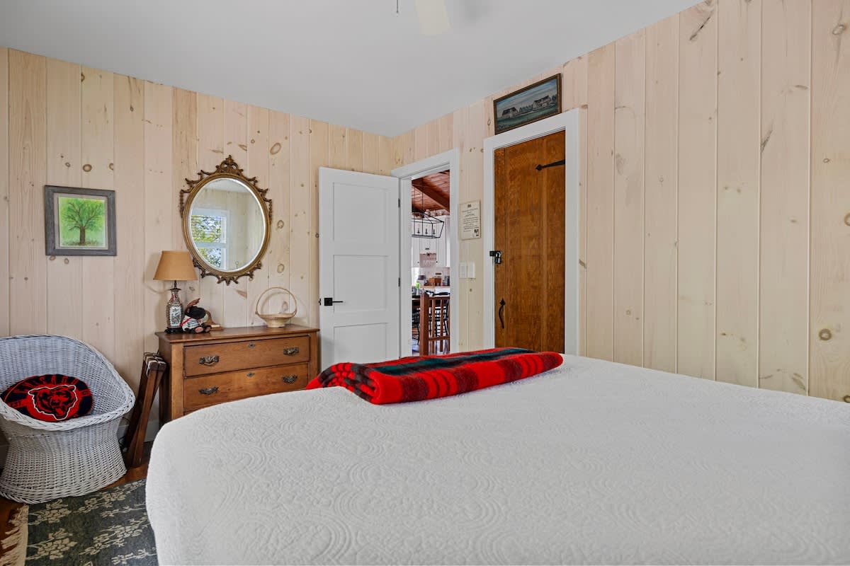Drifting off to Dreamland? A warm, sweet bedroom is a great way to start.