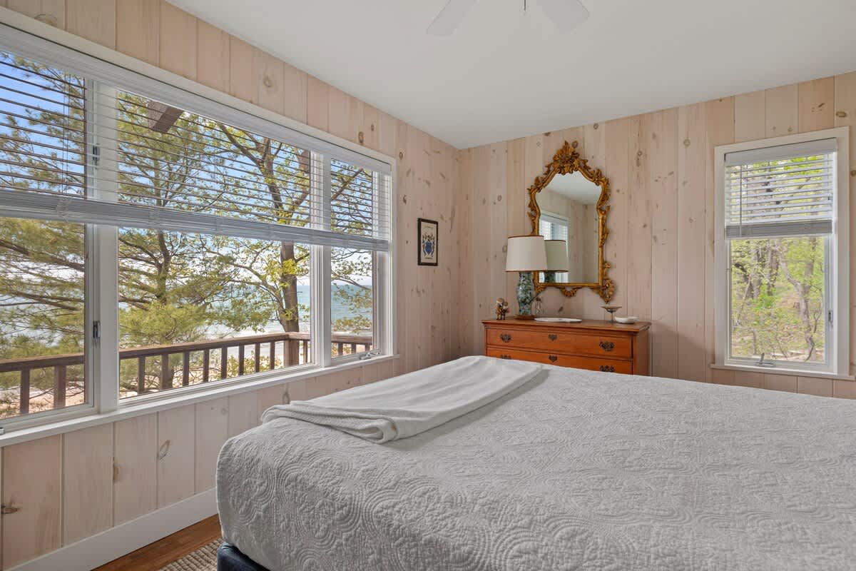 Sleeping in comfort with great views and a warm, textured space - easy-peasy!