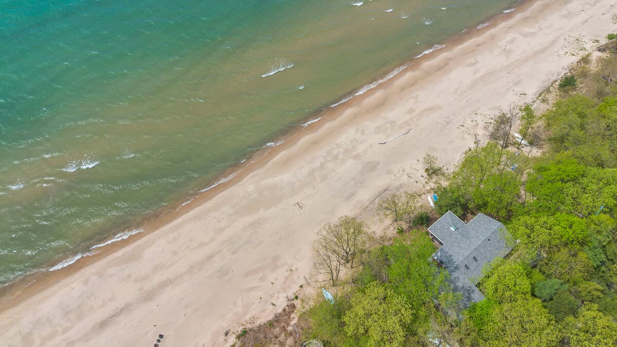 Add a breathtaking beach to a gorgeous vacation home and what do you get? WOWZA!