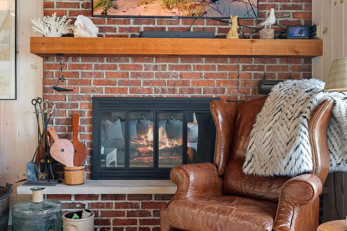 A soft-n-comfy leather chair next to a toasty fire is mighty inviting, eh?