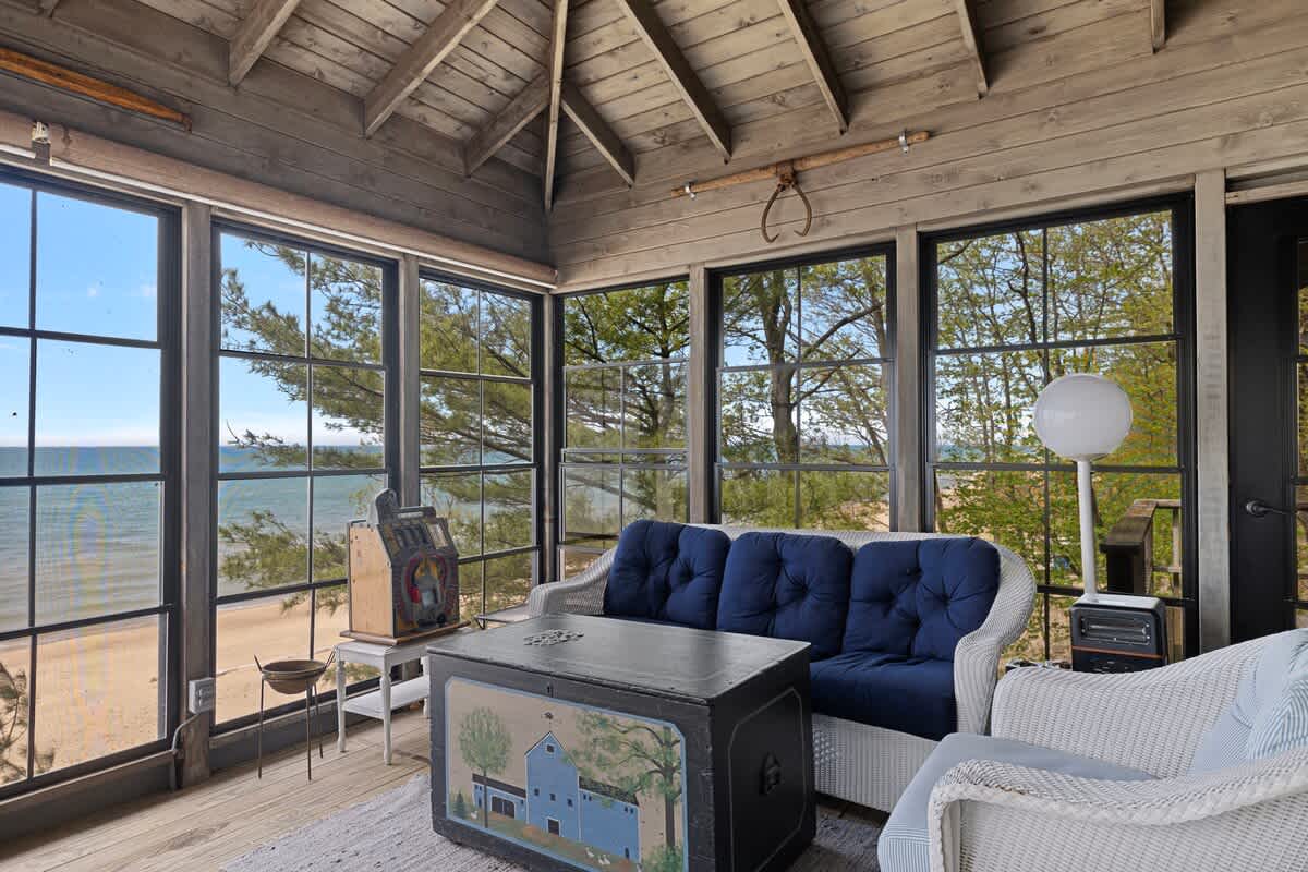 Eclectic, yet comfy furniture and decor? Killer vistas to enjoy? Check. Check.