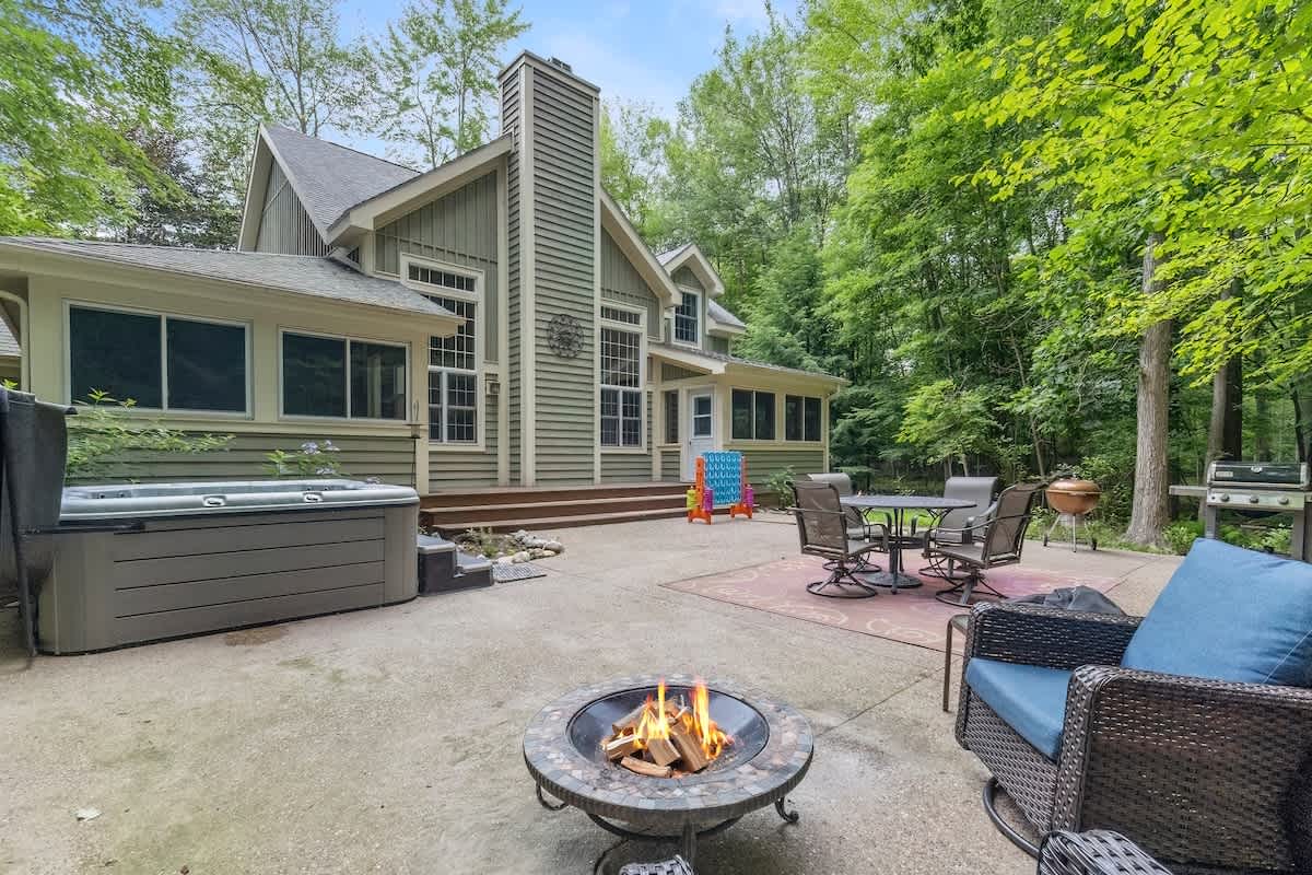Fireside vibes & forest views—this is Pete's Place.