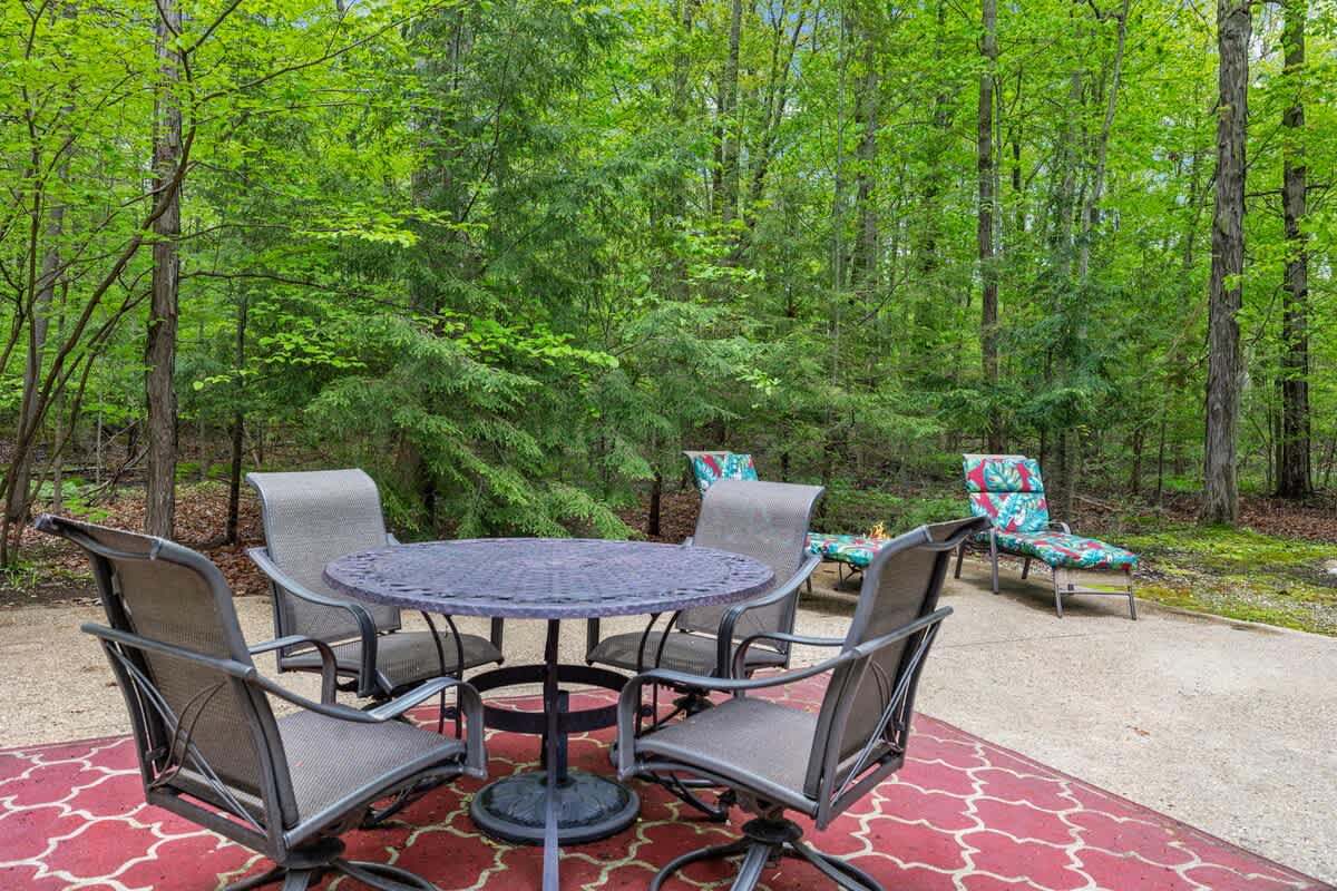 Fancy sipping a drink at a sweet patio set surrounded by Nature's beauty?
