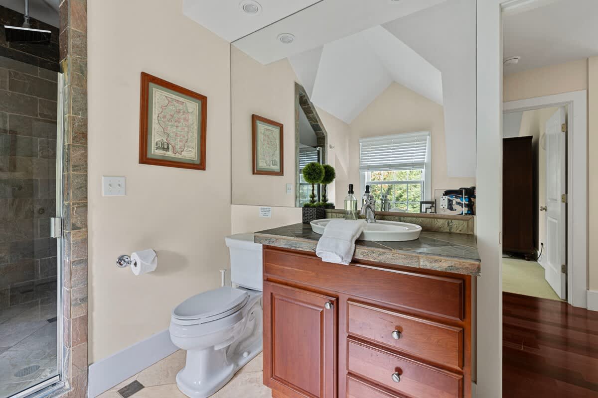 We love the eye-catching style here - it looks REALLY good, right? Yep.