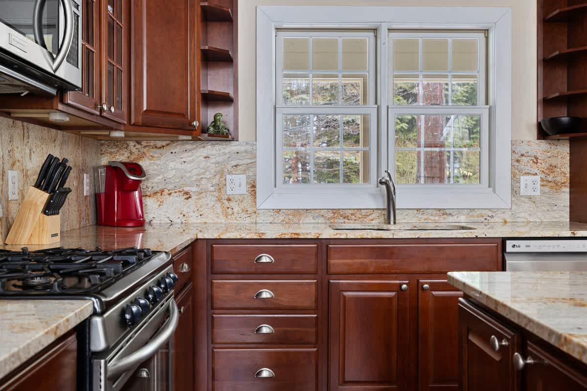 Even when doing the dishes, you'll enjoy excellent woodland views!