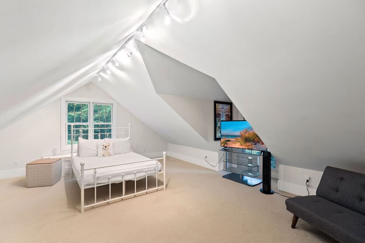 Bedroom 4 is on the upper level & has a full-size bed.
