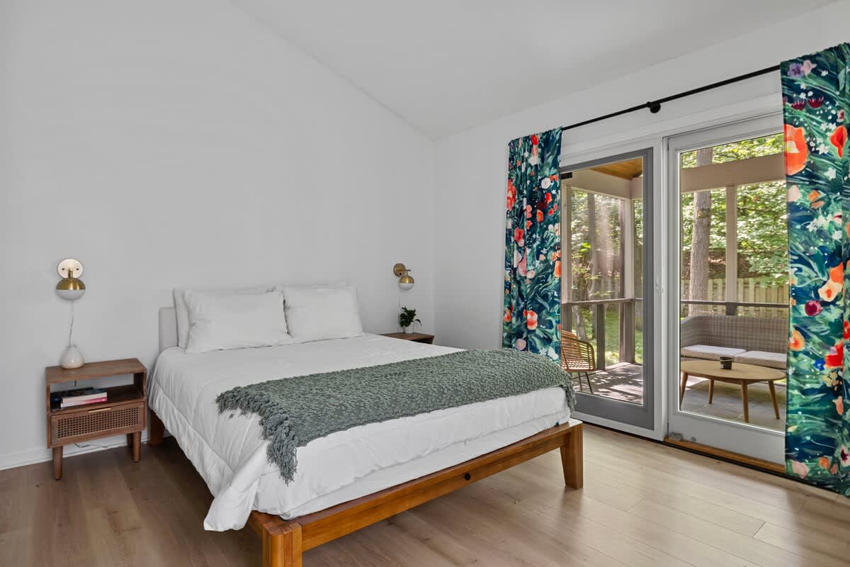 Primary bedroom has a queen-size bed.