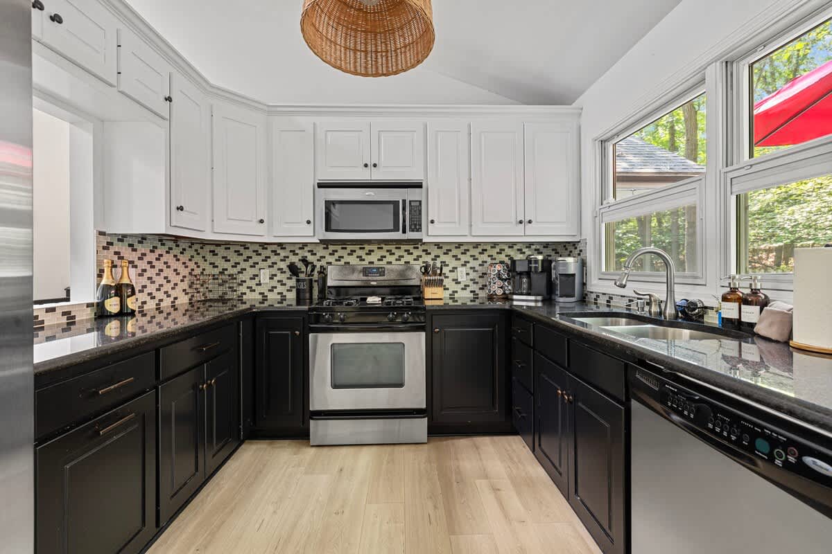Making scrumptious vacay meals comes easier in a superb kitchen like this one.