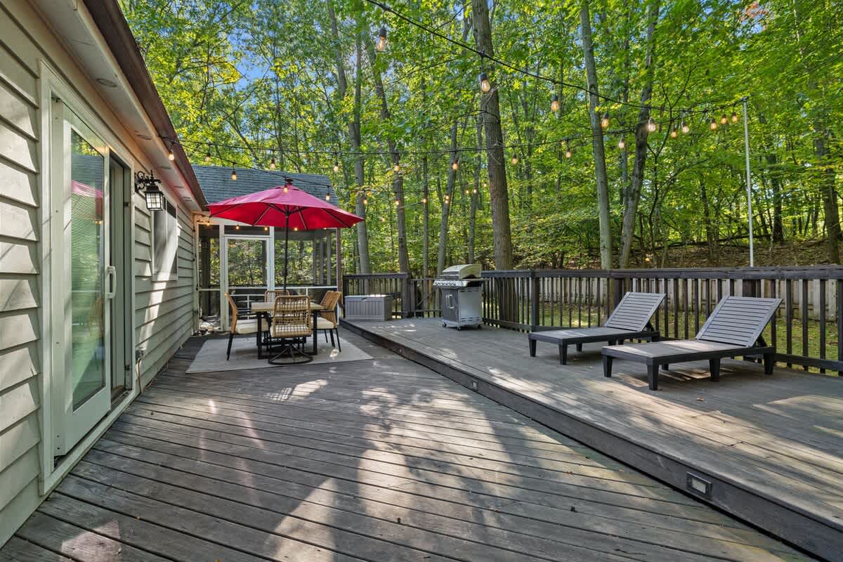 Morning coffee or evening cocktails? This spot says both!