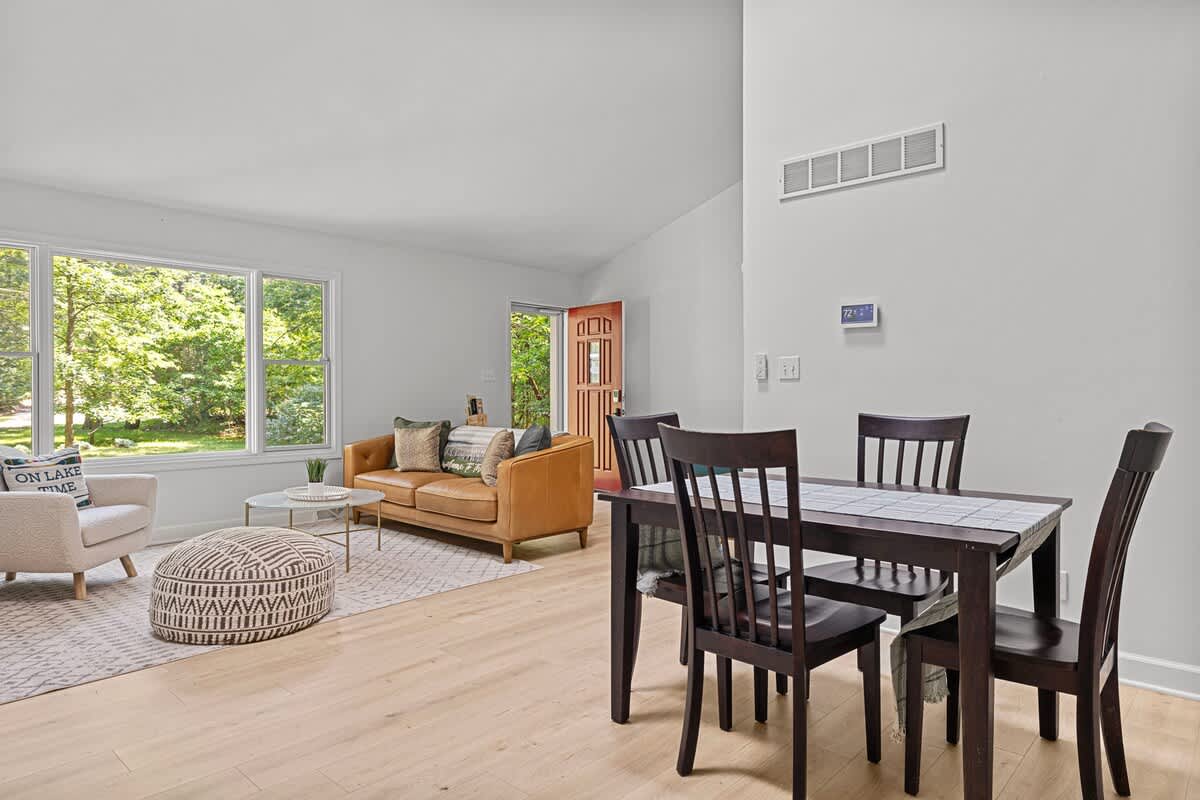Time for sharing a meal, snack or a drink with your guests? Yep. Gotcha covered.