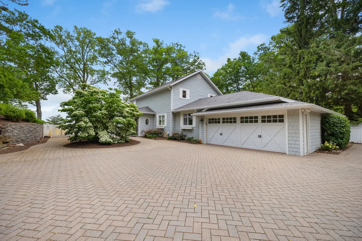 Your private escape by Lake Michigan begins here.