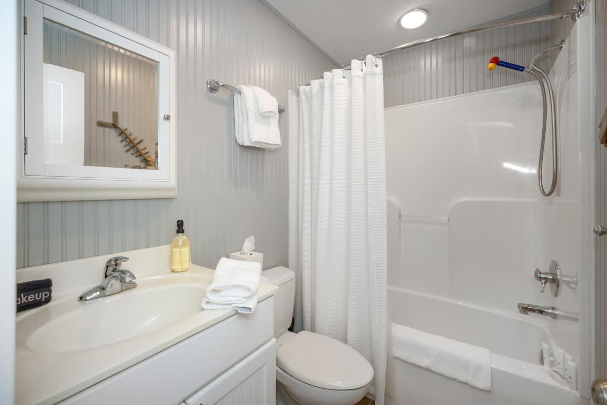 This main floor bathroom has a tub-shower and all the essentials.