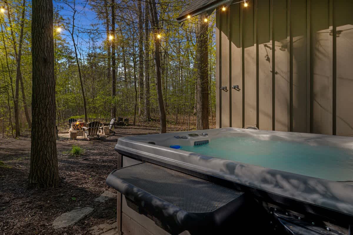 Dip into a deluxe hot tub? Circle up 'round a sweet firepit? Uh-huh. You got it.