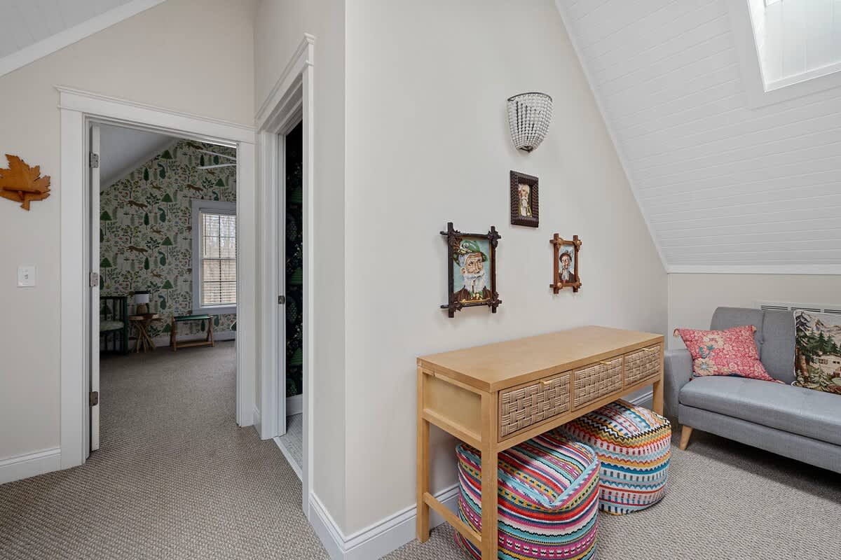 When we said artsy and eclectic accessorizing, oh yes, we meant it!