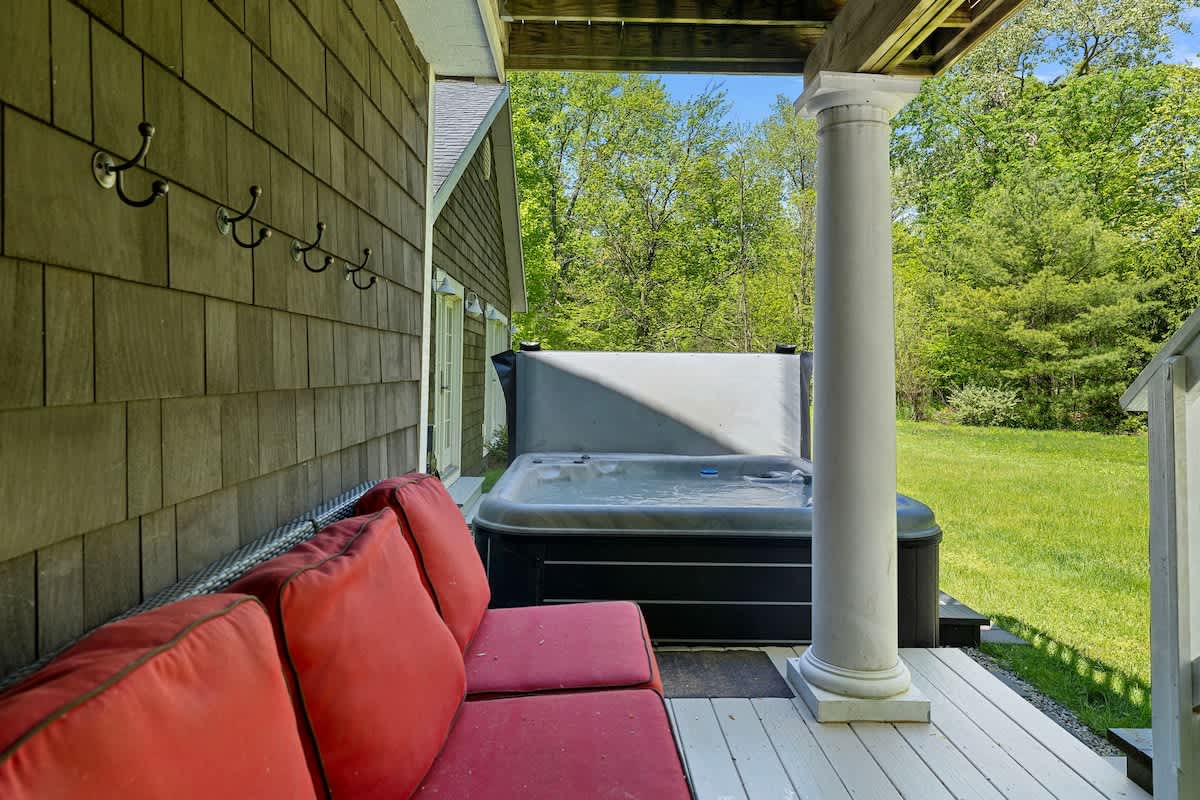 Oh, did someone say they'd enjoy a soothing deluxe hot tub session? Here ya' go.