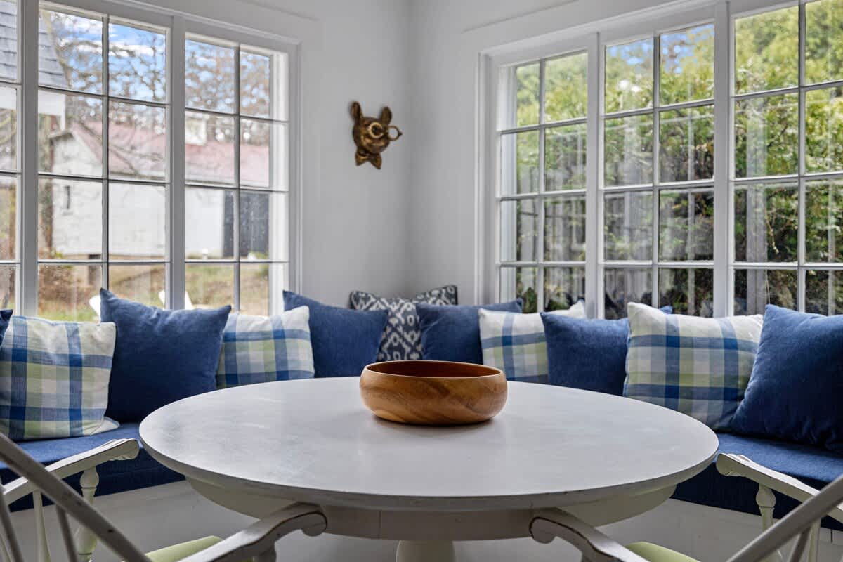 You've got a good-sized group who wants to spread out? We've got space a-plenty!