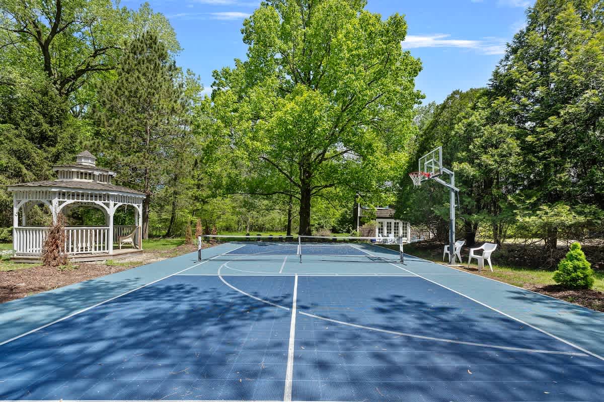 Whether playing some tennis or shooting hoops, the great outdoors here sings.