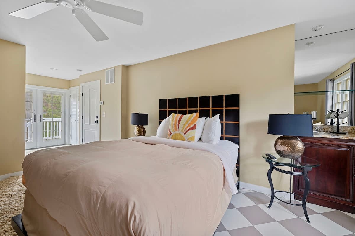 Tres chic! And super-comfy-cozy to boot!