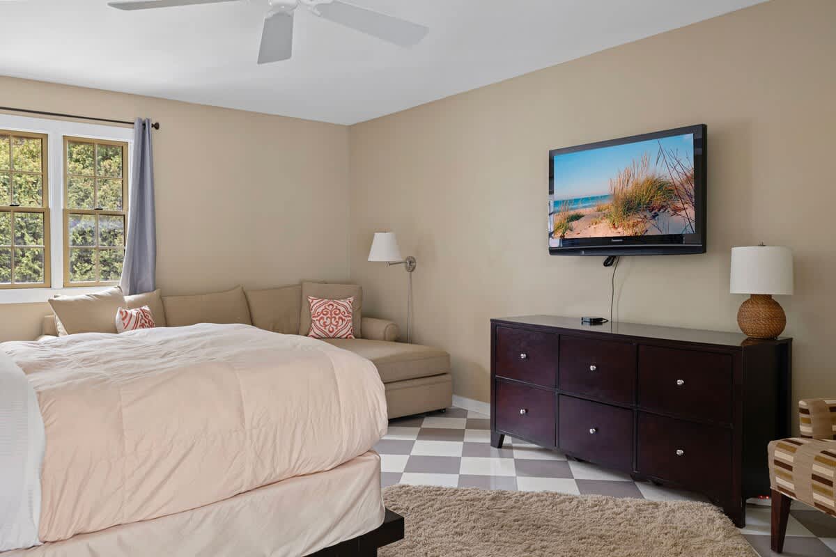 Suite 3 has a queen-size and a sofa bed.