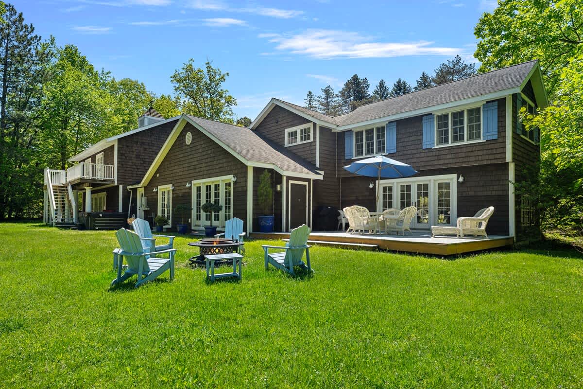 This sweet back patio set is perfect for chillin at sunset with a glass of vino.
