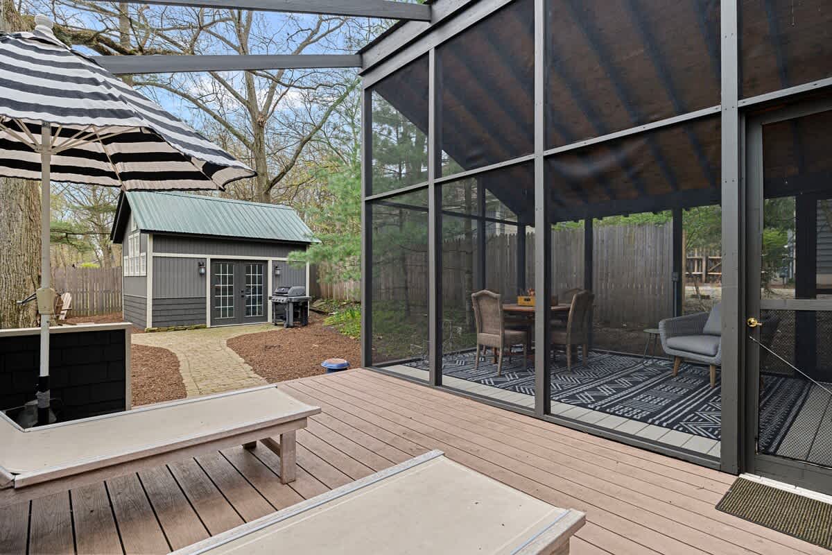 From this angle, you can see how even the screened porch has vaulted ceilings.